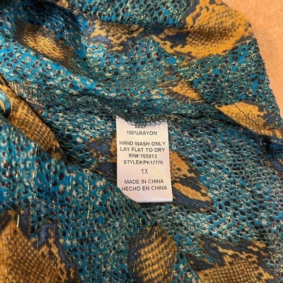 Savannah Jane Green Boho Tunic w/Embroidery, Metallic Thread, Bell Sleeves 1X - Picture 11 of 11